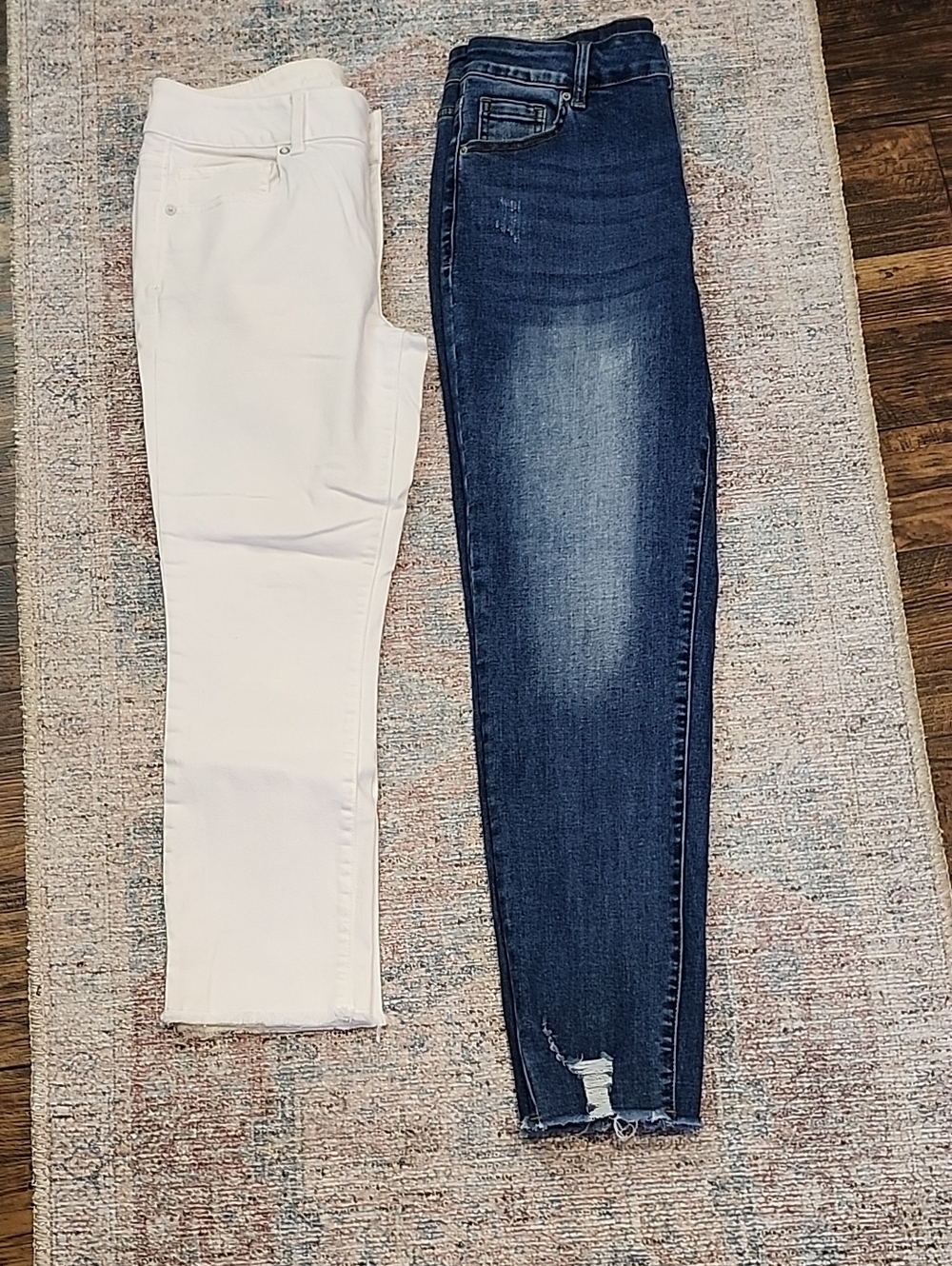 American Eagle Outfitters Skinny Jeans in White and Southern & Co. Dark Blue Jea